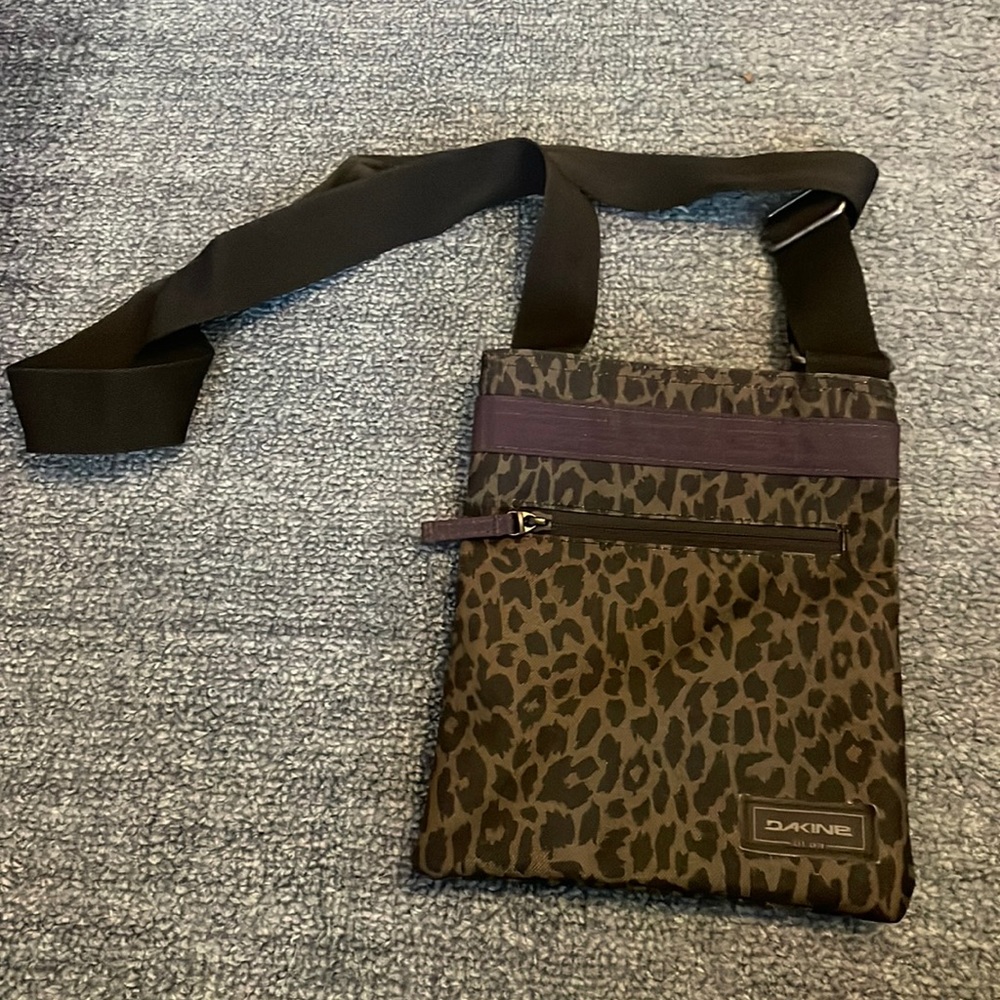 DaKine purse